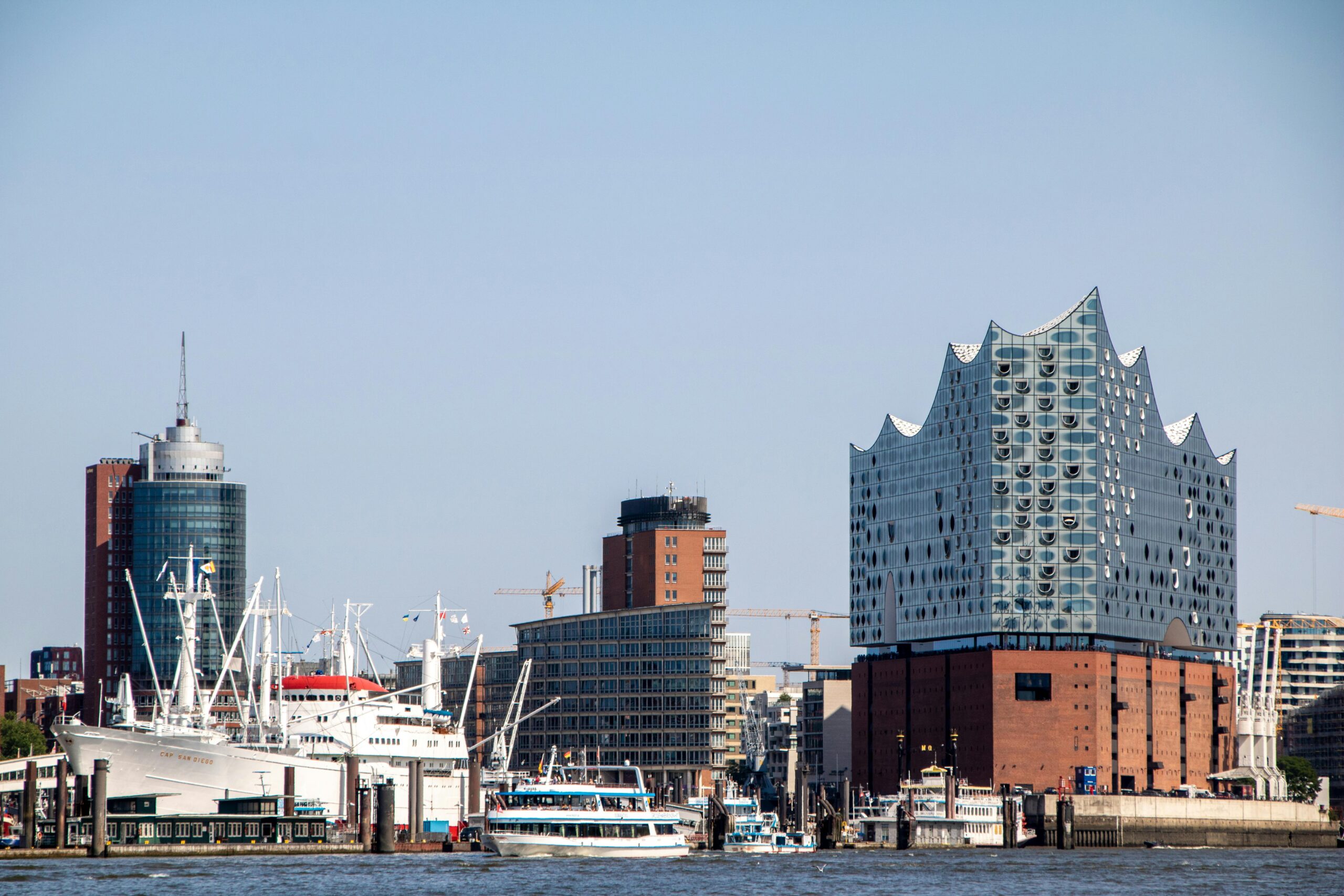 The harbor in Hamburg, including the Elbphilharmonie.